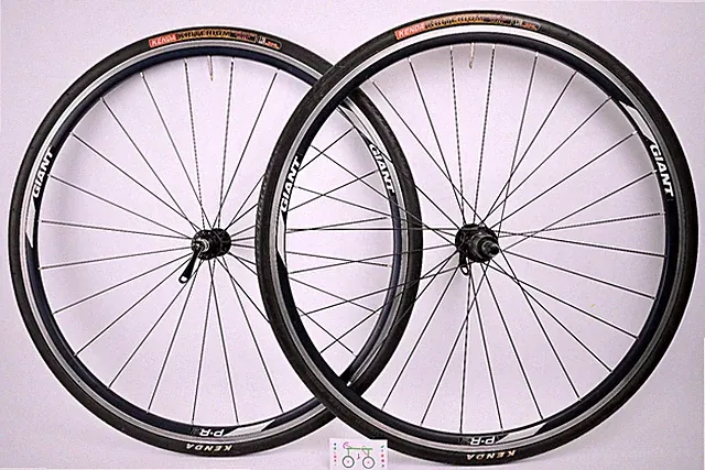 Giant 700c P-R2 Road Gravel Bike Wheel Set Clincher 8-11 Spd Shimano HG w/ Tires