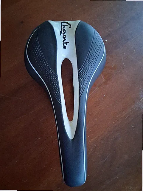 Giant Bicycle Saddle/Seat Black/White Center Cutout Universal Fit
