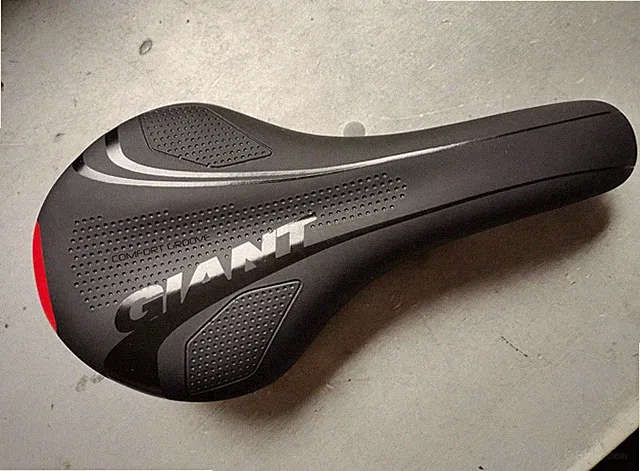 GIANT COMFORT GROOVE SADDLE SEAT MTB CITY TOURING BIKE BLACK RED BY SELLE ROYAL