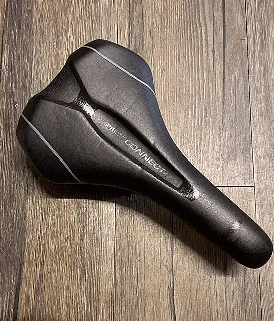 Giant Connect Bike Seat Saddle Black Upright Pelvic Tilt MTB Road Tour Hybrid