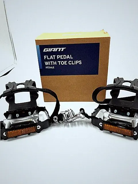 Giant Domain Flat Pedals with Toe Clips Bike Bicycle Cycling
