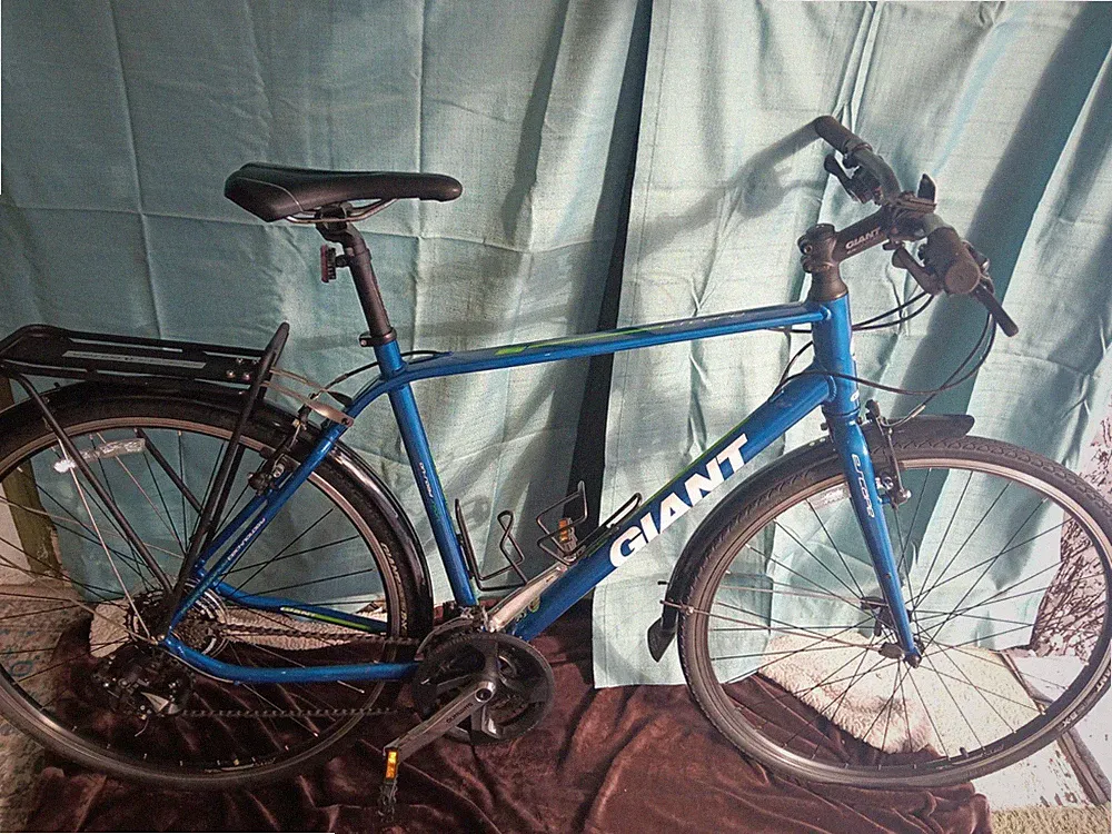 GIANT ESCAPE 3 ROAD TOURING BIKE