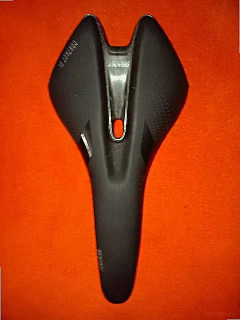 Giant GNT-661 Black Cutaway Bicycle Saddle Seat w/ Metal Rails 7x7mm