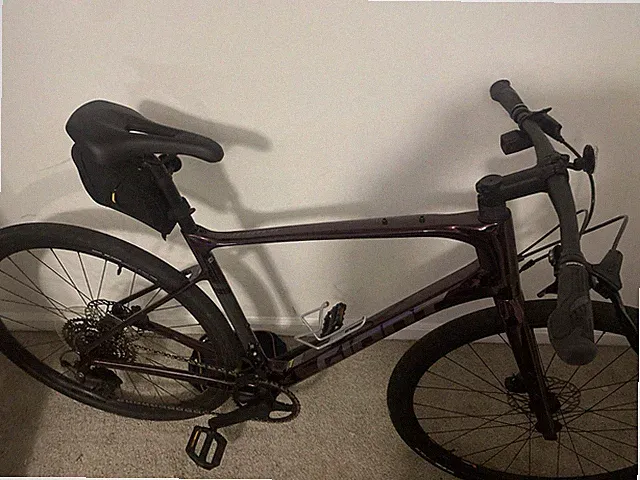 Giant Hybrid Bike 700C Purple MechanicalDisc Brakes Kickstand Flat Bar Road Bike