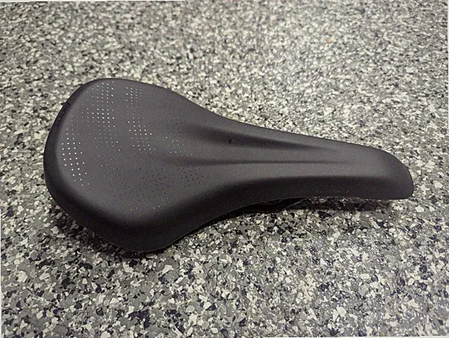 Giant Mountain Bike Seat Saddle Take Off 145 mm ORIGINAL 145mm