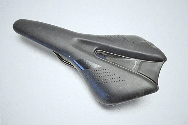 GIANT NEUTRAL CONTACT SL CARBON ROAD BICYCLE SLIM 265 MM X 138 MM SEAT SADDLE