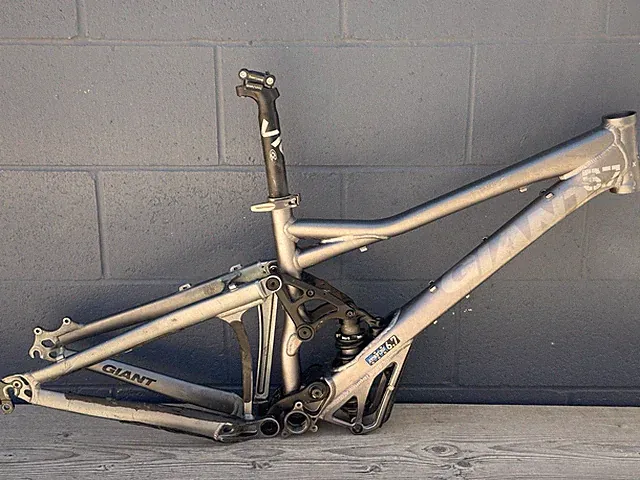 Giant Reign Maestro 6.7 Small Frame Fox Coil Shock 26 MTB 135mm QR Aluminum