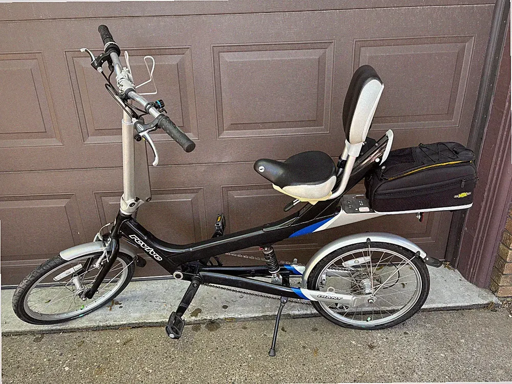 Giant Revive Black/Silver Semi-Recumbent/Comfort Bicycle with Accessories