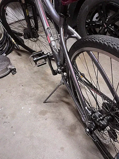 Giant Roam 2 Hybrid Bike 700C S Front Suspension Mech Disc Flat Bar