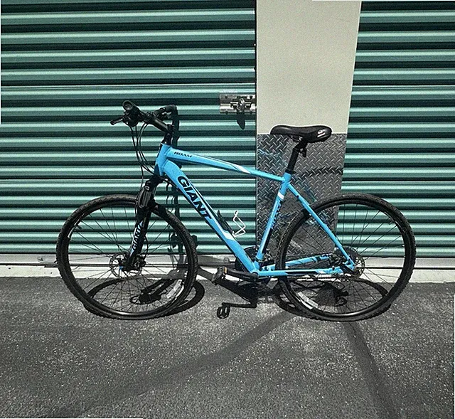 Giant Roam Hybrid Bike 700C M Blue/Black Flat Bar Front Suspension Mech Disc