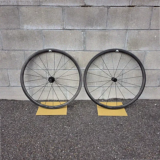 Giant SLR 0 Carbon Road Bike Wheelset 700c RIM BRAKE (1320grams) TLR