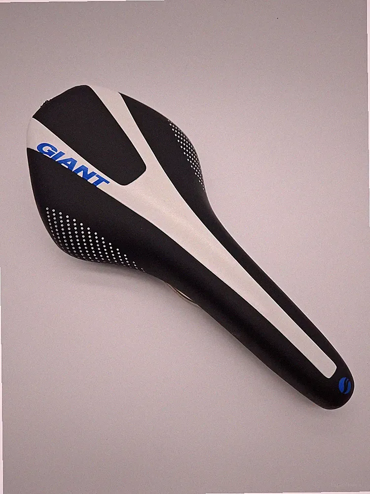 Giant Velo Road Saddle Bicycle Seat 7mm Round Alloy Rails 135mm Wide 345g Black