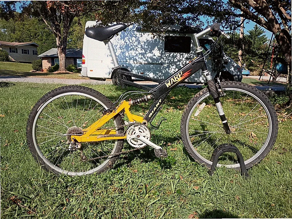 GIANT WARP Mountain Bike - Full Suspension - 18.5" Aluminum Frame - Rock Shox