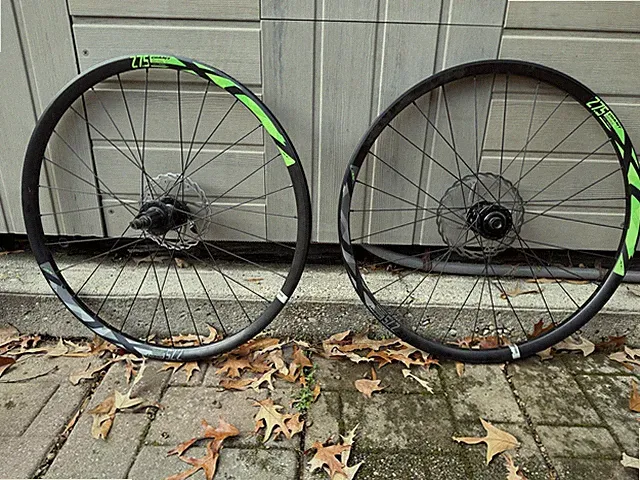 Giant XC1 27.5 Wheelset. QR front/ThruAxle Back. Tubeless ready. Shimano