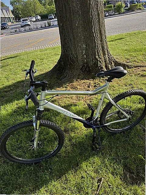 GIANT yukon Bike- Slightly Used