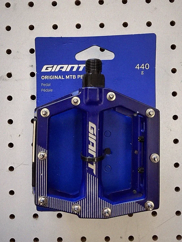 GNT Giant Original MTB Pedals 9/16 Blue Mountain Bike Flat Platform
