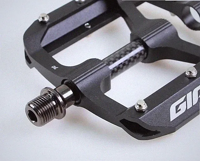 NEW GIANT HILL CARBON PEDALS PAIR CR MO AXLE MTB 3 BEARINGS