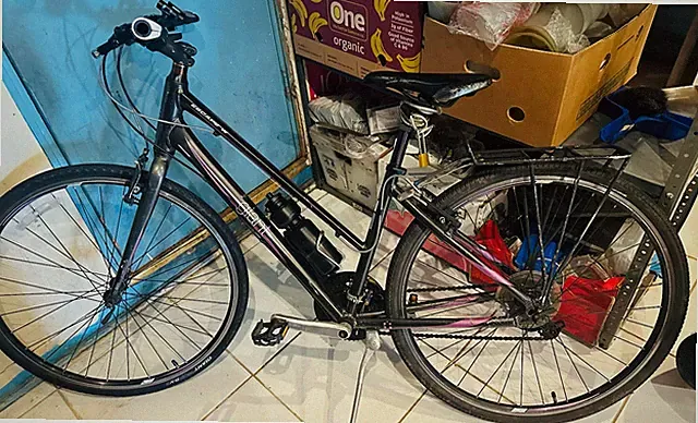 VERY GOOD Condition GIANT Escape W Women's Hybrid Comfort Bike Rack & Bottle Cag